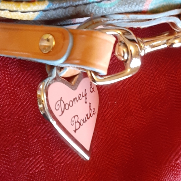 Dooney and Bourke heart wristlet - Picture 5 of 5